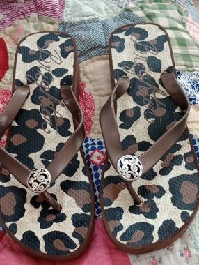 NWOT BRIGHTON Leopard-Print Flip Flops with Silver Medallions